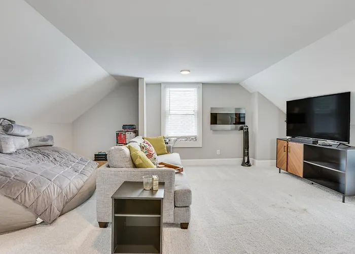 3 Mi To Dtwn Columbus! W/ Private Patio! *
