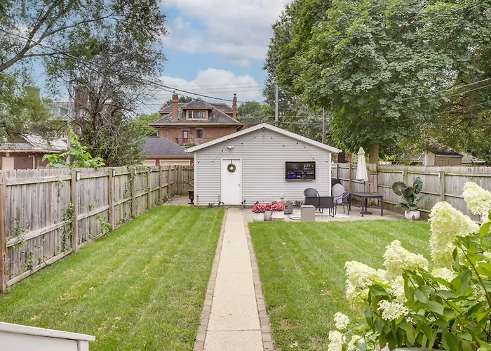 Holiday home 3 Mi To Dtwn Columbus! W/ Private Patio! *